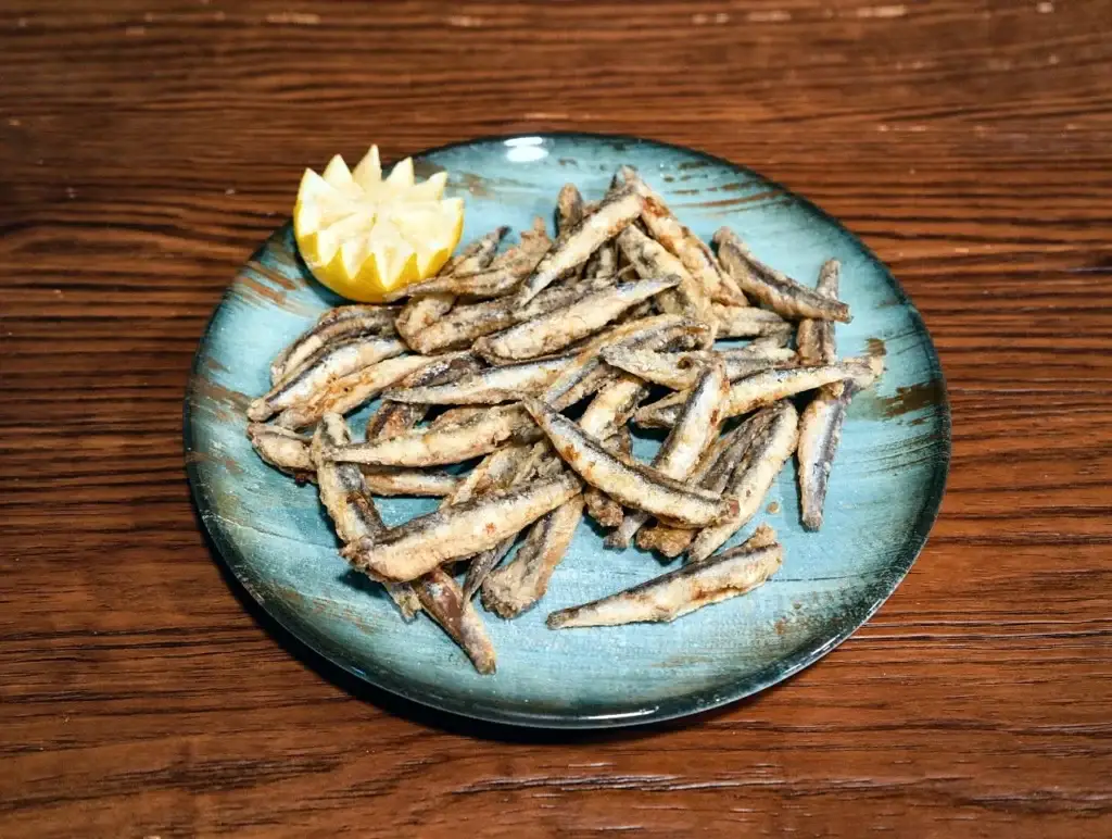 Boquerones fritos con limón en La Tukah Bar