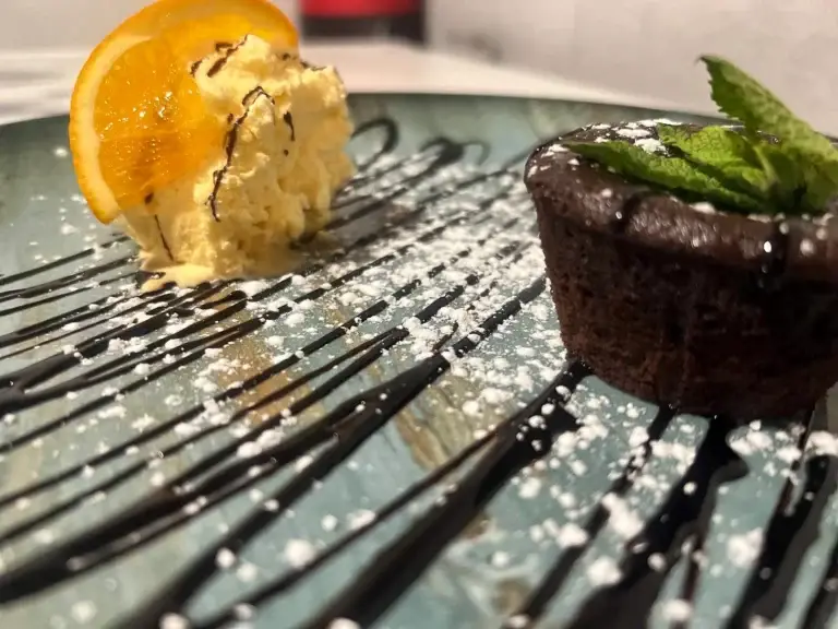 Coulant de chocolate con bola de helado